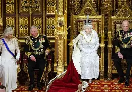 国王杯集结日走向成谜，纽约尼克斯回应争议，态度坚定，更衣室氛围转暖(威廉·劳伦斯摄影集)