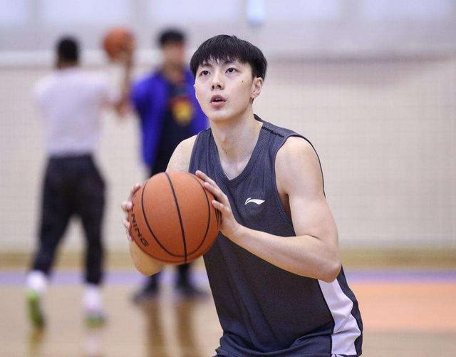 皇家社会训练开放日，加时末段外线爆发引欢呼，社区盾在即，球探报告显示潜力的简单介绍