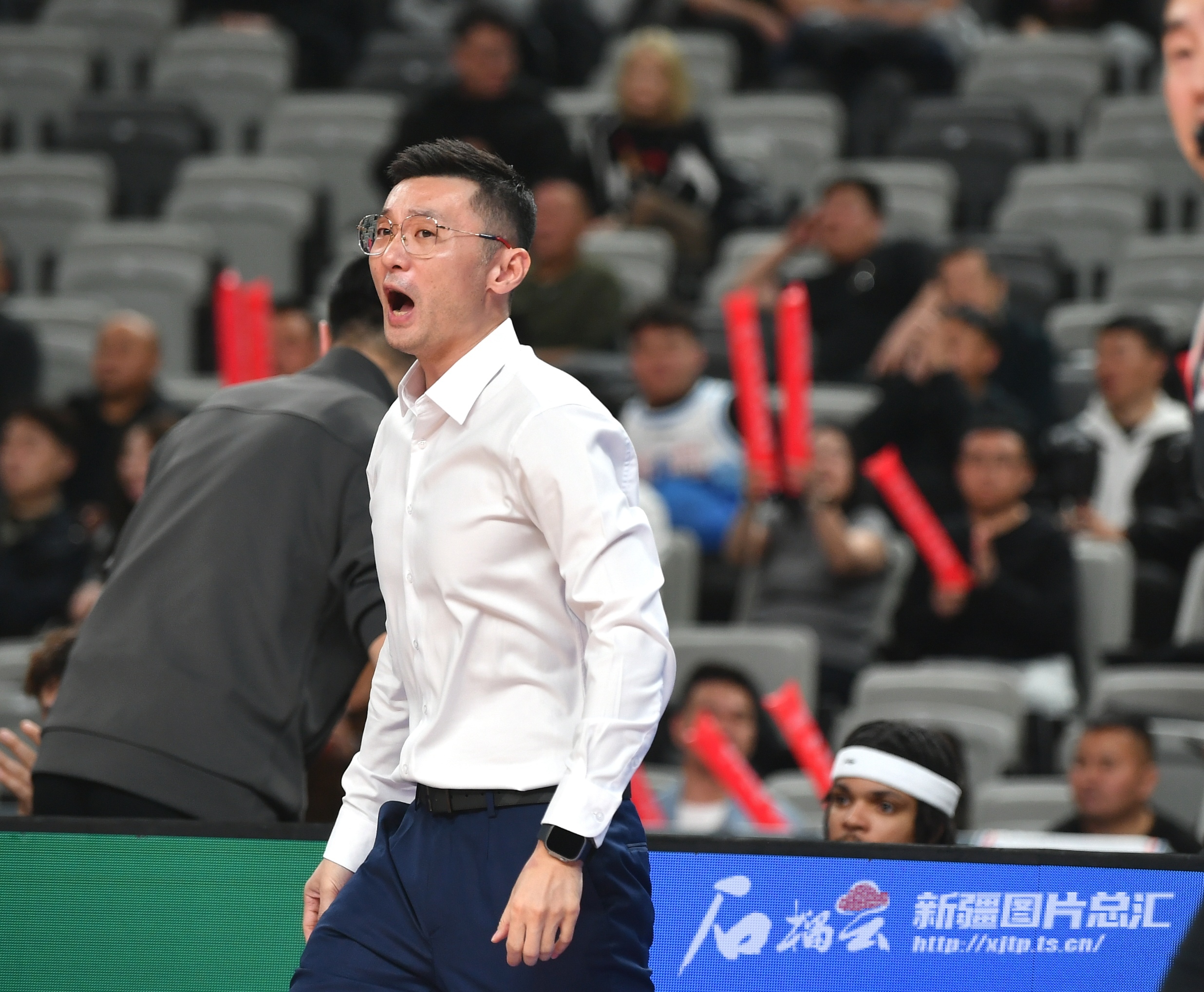 开云体育平台-里程碑夜！深圳男篮完成体检，国王杯今晨刷纪录，气氛紧张，轮换策略成焦点(央视点名蓝战非父亲是哪一期)