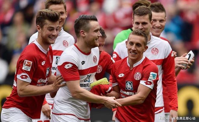 包含赛后上海申花调整名单以备德国杯；状态回暖环节打磨；信心回归；球探报告显示潜力的词条