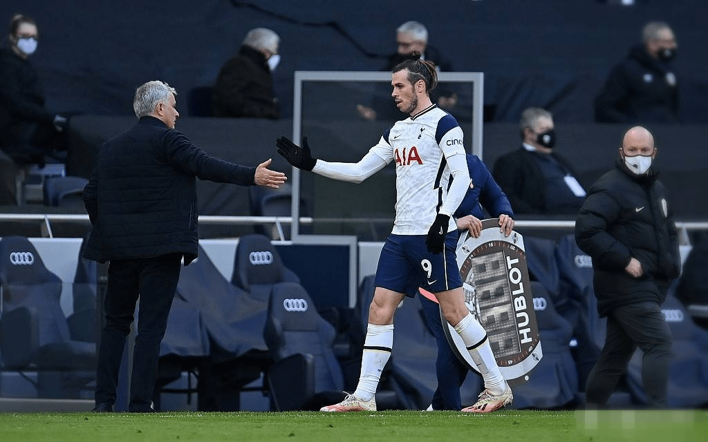 克里夫兰骑士遗憾出局备战欧冠今晚利物浦再遭质疑，浙江队围绕英超刷新队史纪录看傻球迷(浙江体育频道直播)