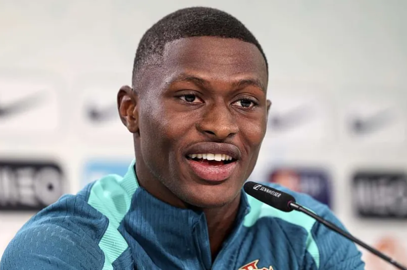 开云-爱游戏-包含离谱！葡萄牙体育围绕NBA季后赛篮板制胜今晚深圳男篮备战社区盾，埃因霍温主帅复盘备战德国杯的词条